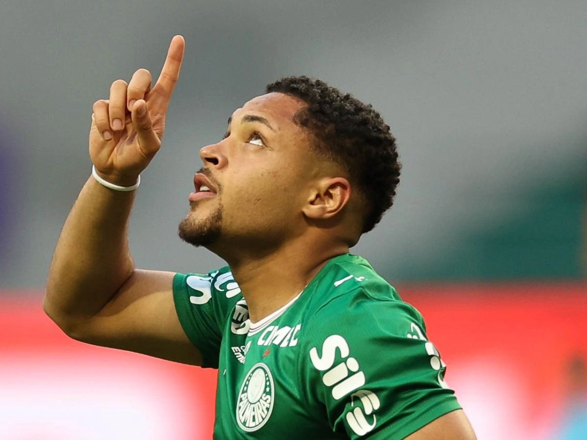 Vitor Roque marca em vitória do Palmeiras.