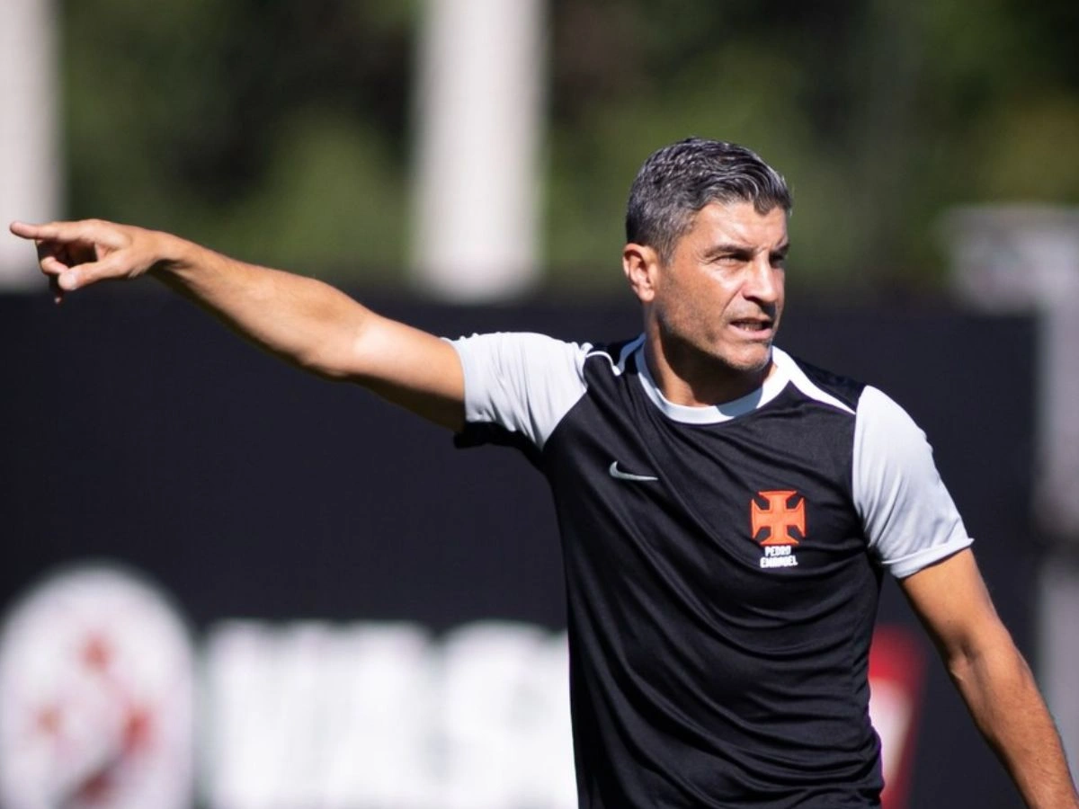 Vasco muda o time e preserva titulares para jogo contra o Santa Fe; veja escacação