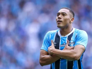 Renato Portaluppi interfere no futuro de Carlos Vinícius no Grêmio