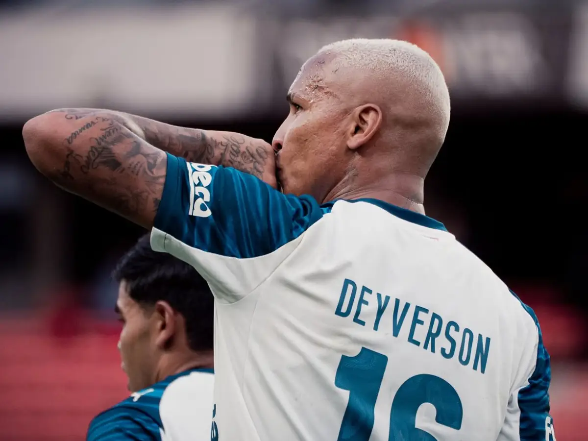 Deyverson deve ser barrado na LDU diante do Palmeiras