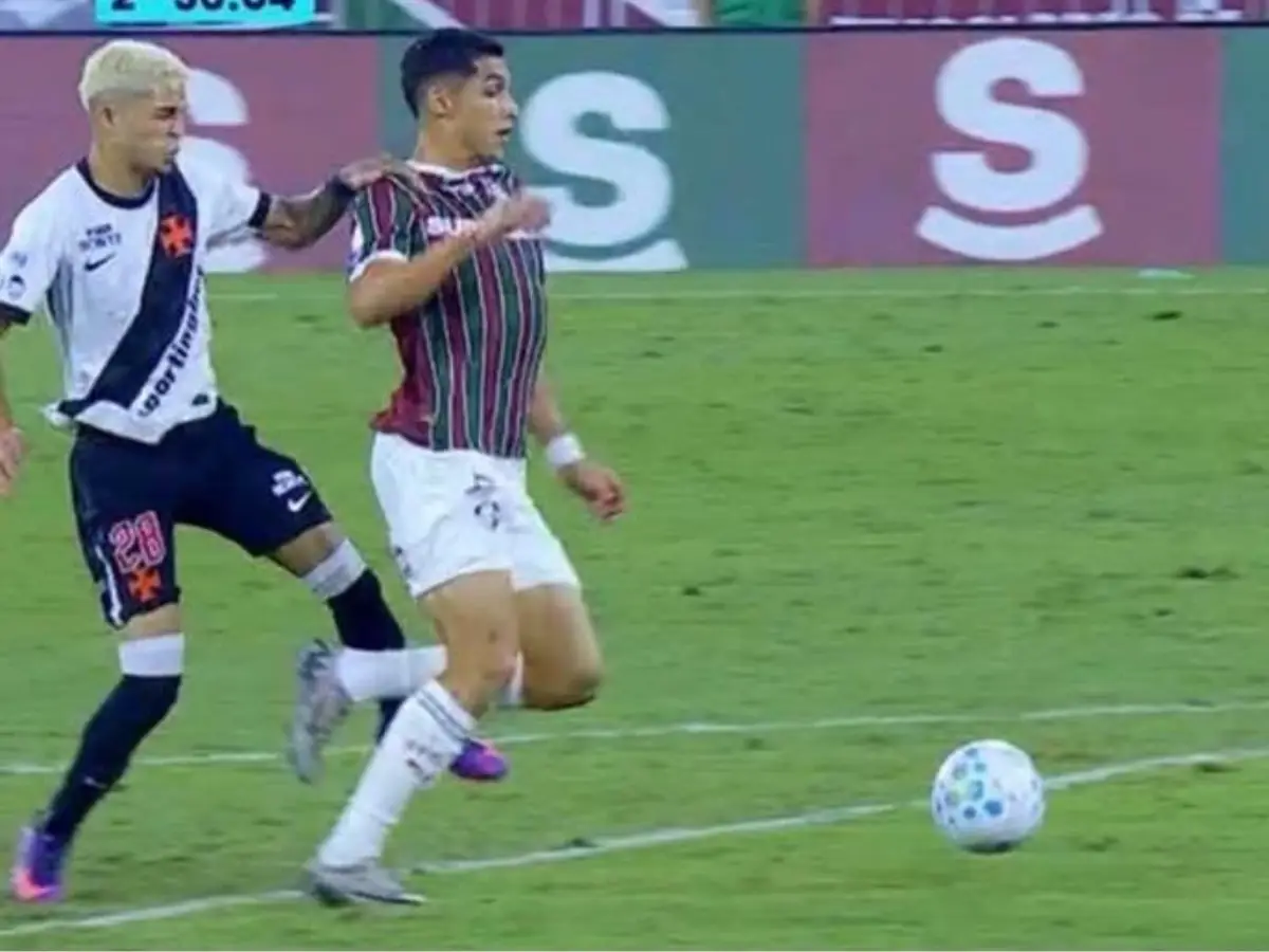 Fluminense reclamou de pênalti em Kevin Serna