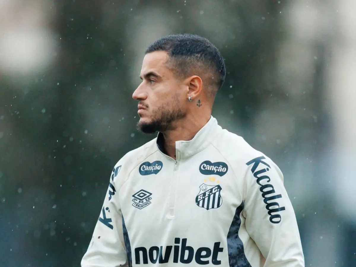 Philippe Coutinho foi apresentado e já treinou no Santos
